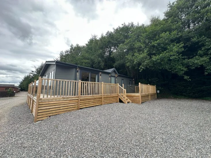Lodges for hire on Loch Ness