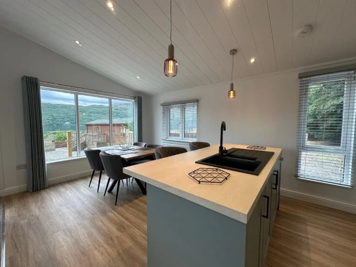 Lodges for hire on Loch Ness